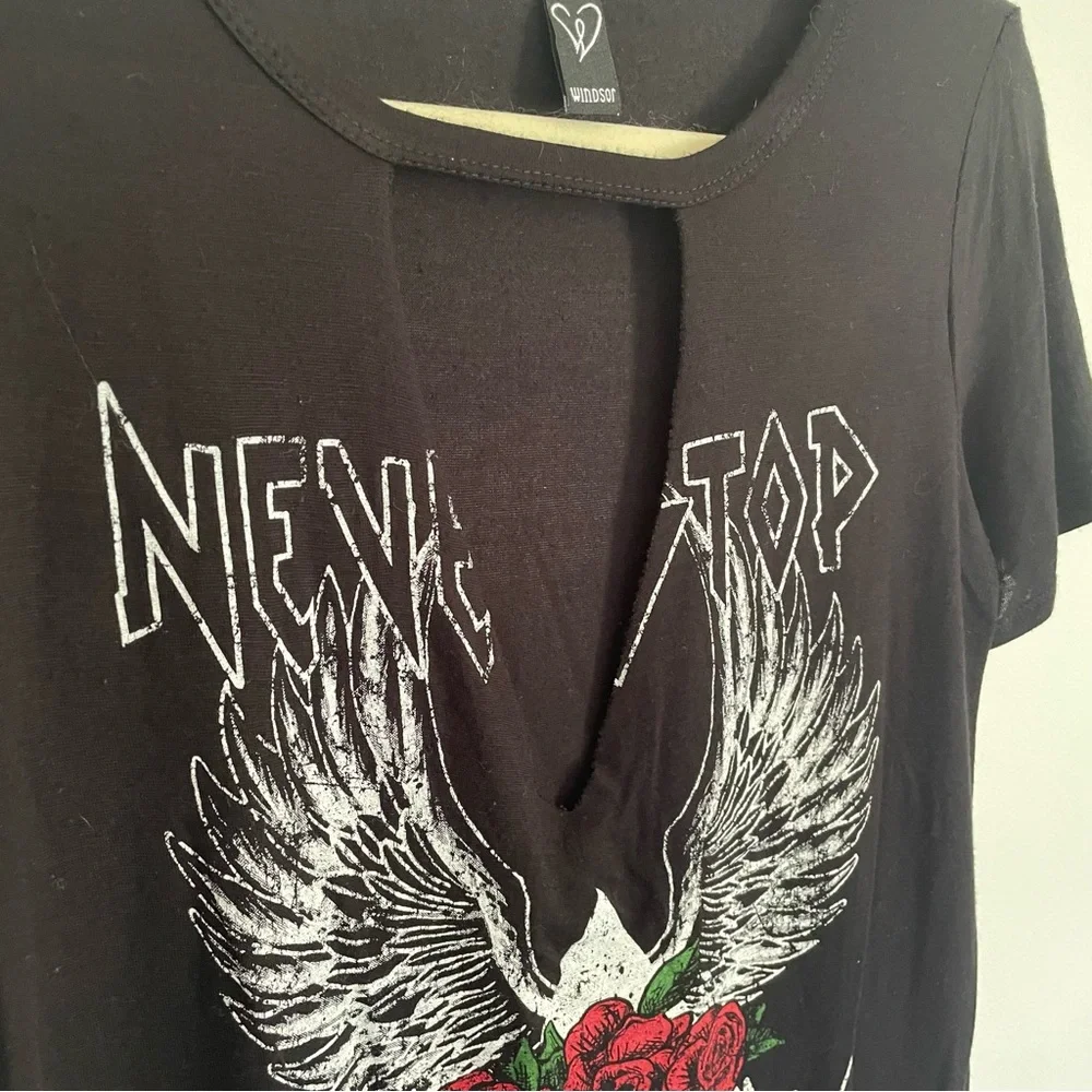 Windsor Black ''Never Stop Dreaming'' Front Cut Out T-Shirt Short Sleeve - Picture 2 of 4